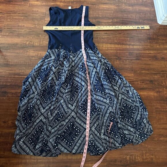 Vasna Womens Maxi Dress Sz Small Bandana Print Blue Fitted Classic Feminine - Picture 13 of 15